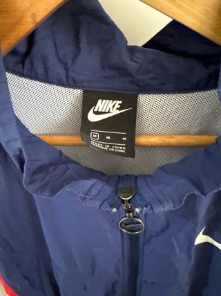 CHAQUETA CORTAVIENTOS NIKE
