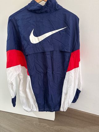 CHAQUETA CORTAVIENTOS NIKE