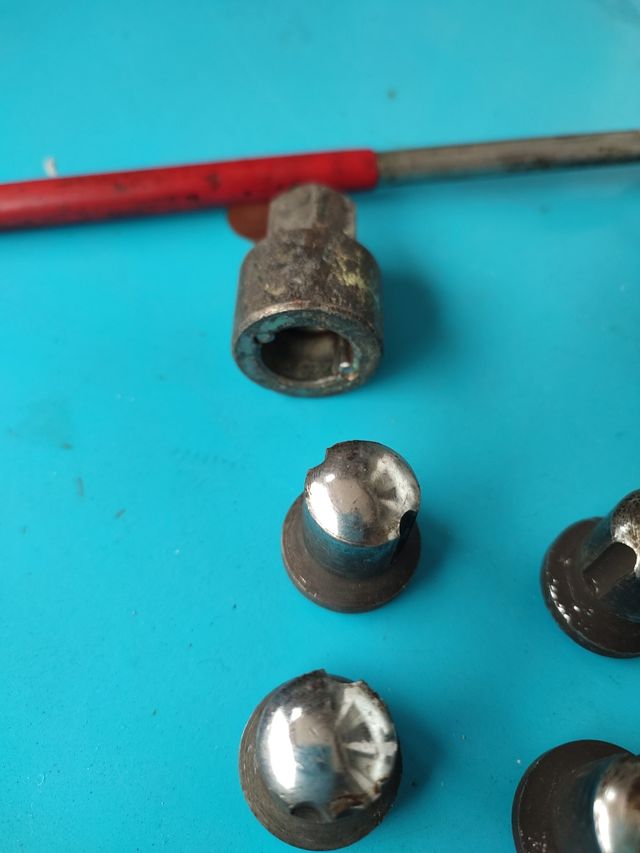 Juego tuercas antirrobo ruedas 