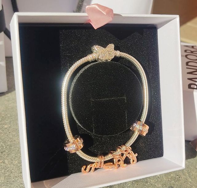 Bracciale donna Pandora Moments con Charm NUOVO