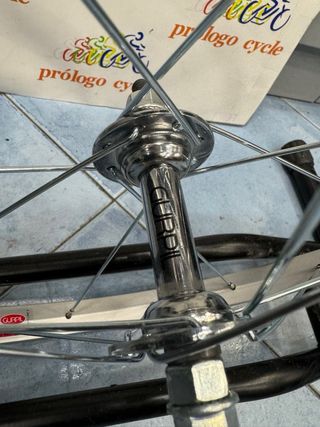 Rueda 18” tuercas delantera