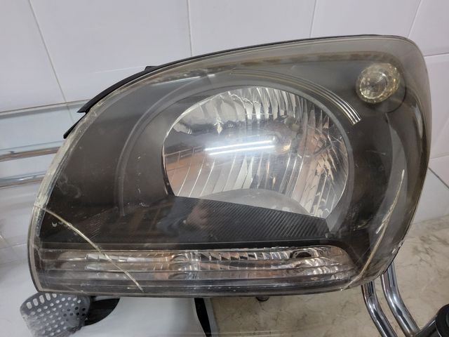 Faro delantero izq, lado conductor