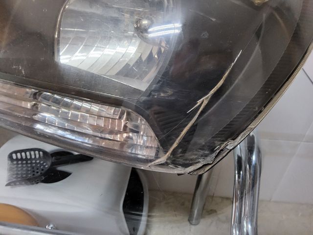 Faro delantero izq, lado conductor