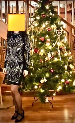 Vestido de fiesta negro con tachuelas