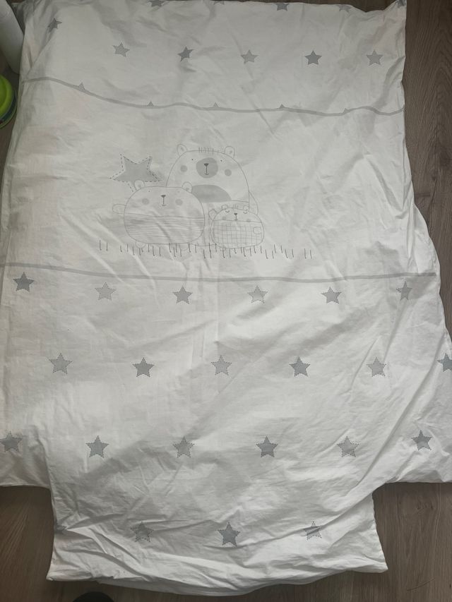 Cuna, colchón,cubre colchón, edredón, juego sabana