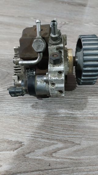 Bomba inyectora opel astra H 8973279242