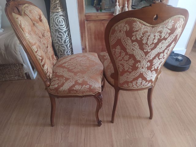 2 Sillas Isabelinas muy buen estado
