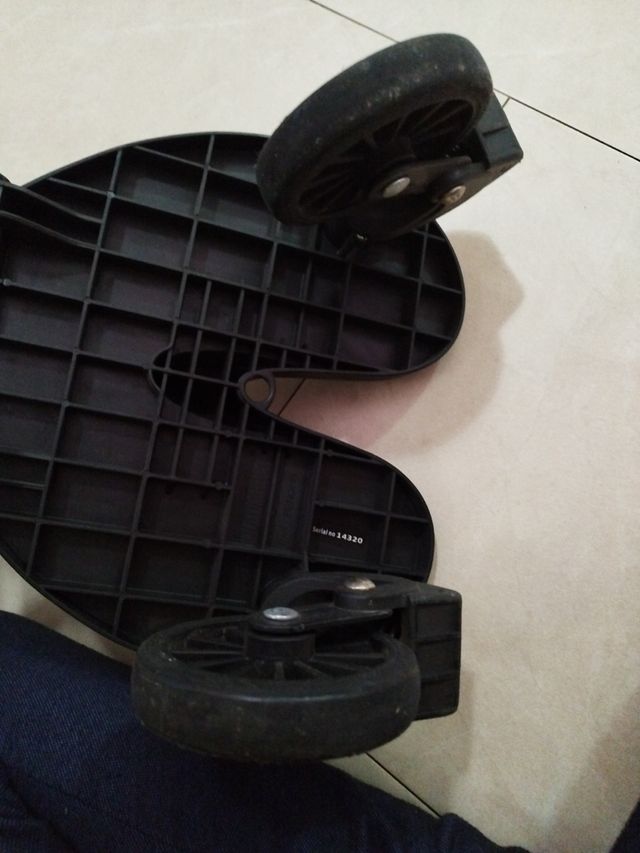 Patinete universal para carro infantil 