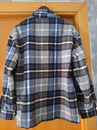 Sobre camisa de Bershka chico