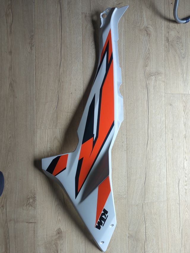 Carenado depósito 890R