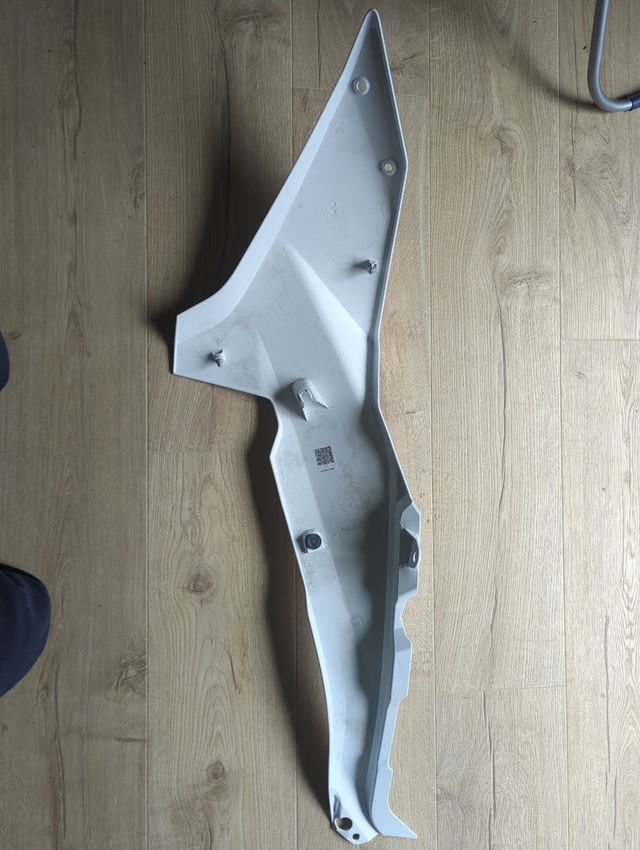 Carenado depósito 890R