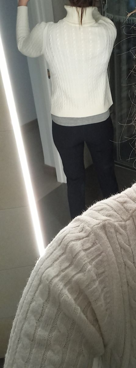 Jersey de ochos talla S. Color blanco.