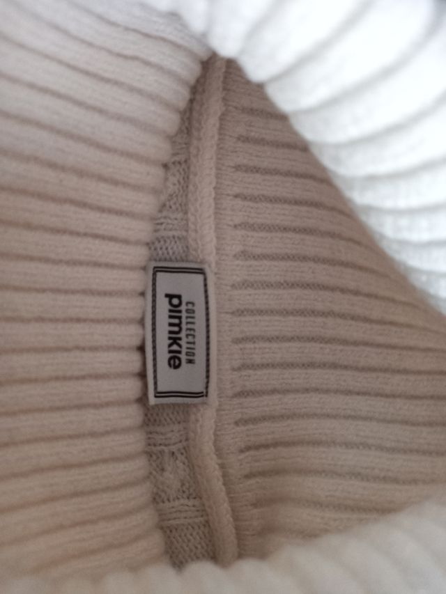 Jersey de ochos talla S. Color blanco.