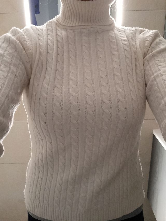 Jersey de ochos talla S. Color blanco.