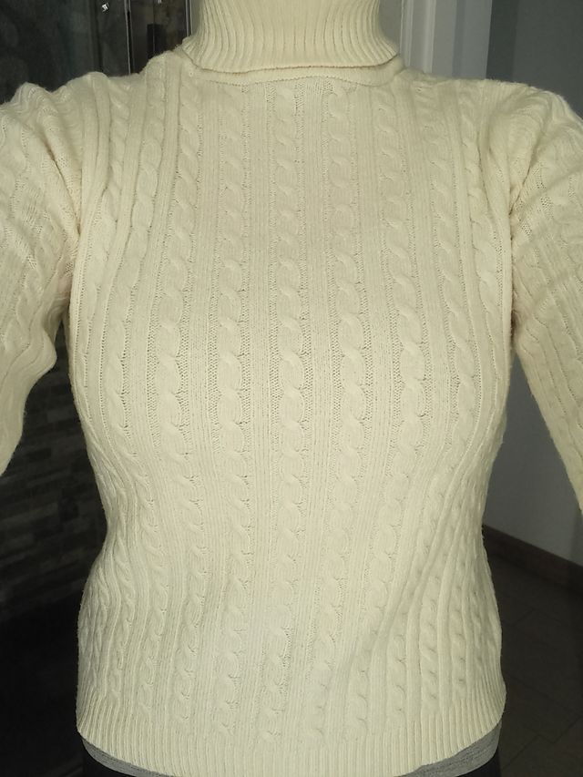 Jersey de ochos talla S. Color blanco.