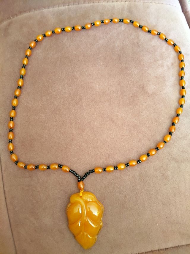 Collares resina y vidrio