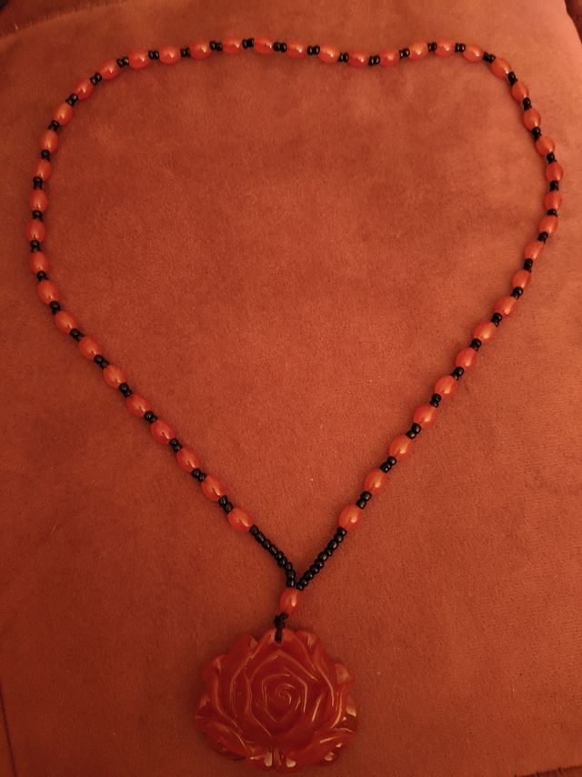 Collares resina y vidrio