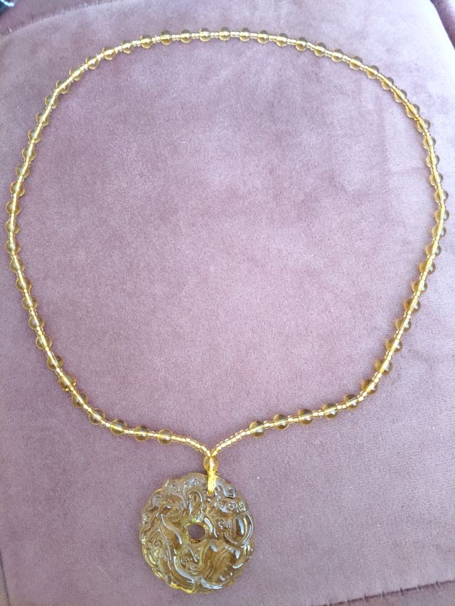 Collares resina y vidrio