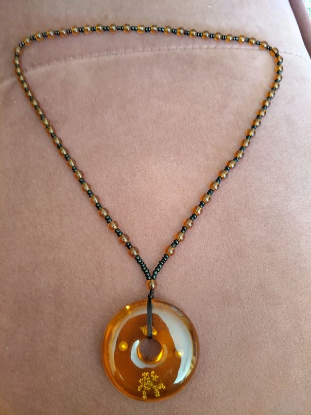 Collares resina y vidrio