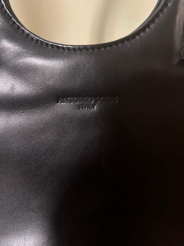 Bolso negro de mano Antonio Scepi