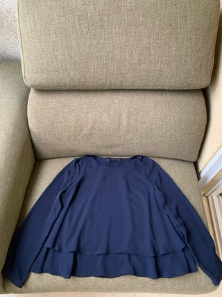 Blusa azul marino de Zara