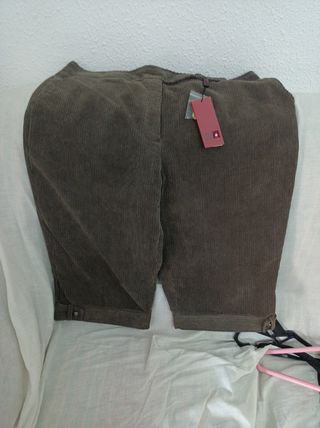 Pantalón pana debajo rodilla talla 48