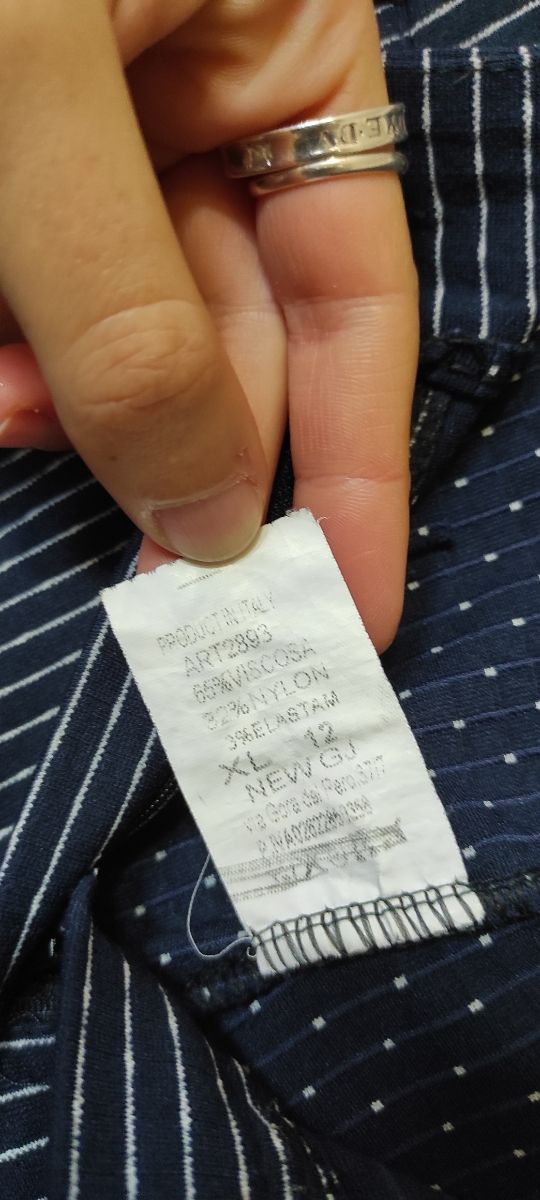 Pantalone a righe blu e bianche