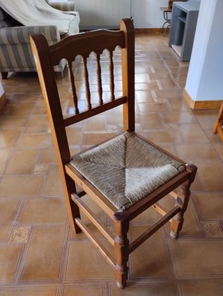 12 sillas madera maciza y mimbre.