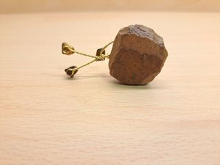 Soprammobile originale di pietre marroni