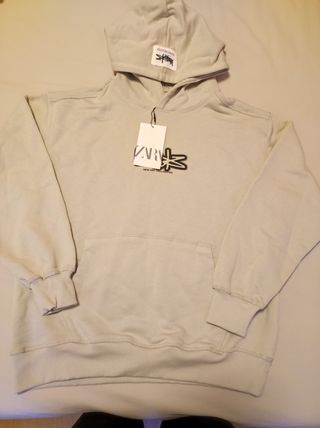 Vendo pantalón, camisa y sudadera.