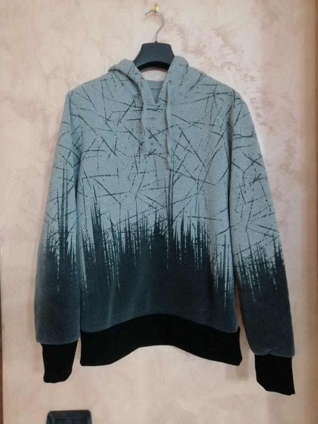 Felpa uomo con cappuccio grigia e nera