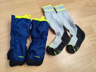 Guantes de nieve niño/a y calcetines 