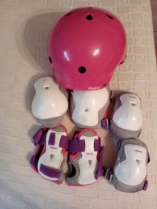 Casco y protectores de niña para patinar