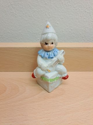 Statuina natalizia bambino con chitarra