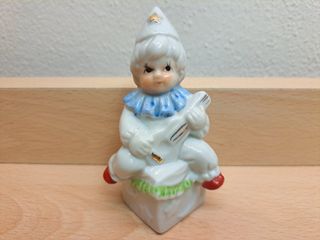 Statuina natalizia bambino con chitarra