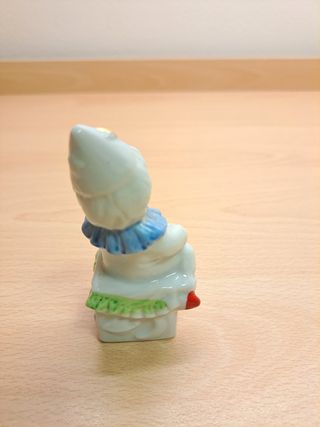 Statuina natalizia bambino con chitarra