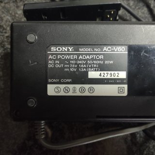 Cargador SONY + cámara y componentes de regalo