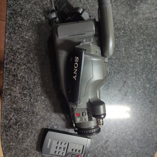 Cargador SONY + cámara y componentes de regalo
