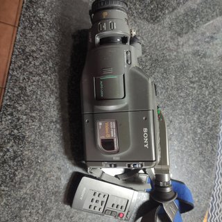 Cargador SONY + cámara y componentes de regalo