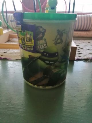 Salvadanaio con 100 stickers - Ninja Turtles ~