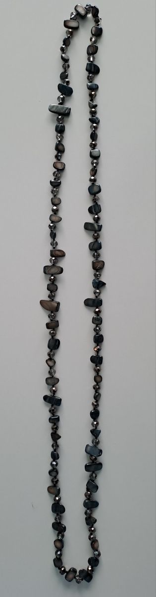Collana lunga con pietre