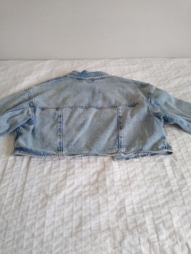 Chaqueta vaquera corta