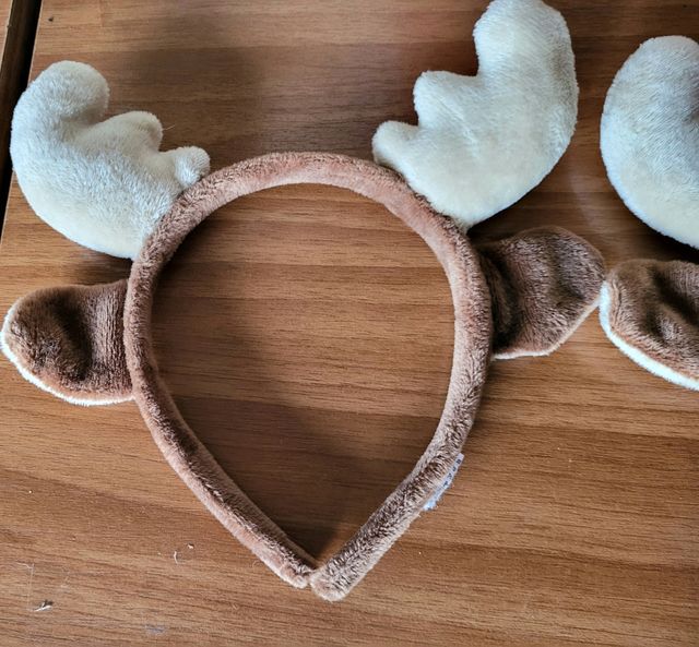 DIADEMA SUAVE DE NAVIDAD. CON OREJITAS