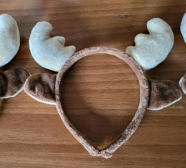 DIADEMA SUAVE DE NAVIDAD. CON OREJITAS