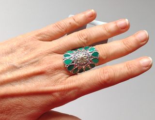 Anillo de mujer plateado, grande y verde (nuevo)