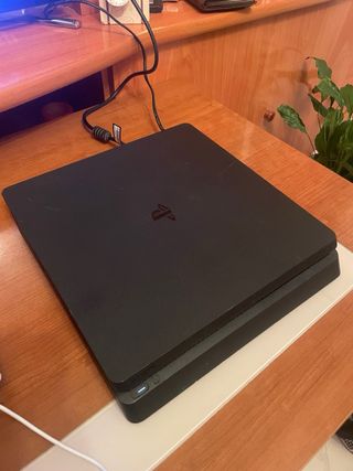 PS4 Slim + mando Nacon Ps4 