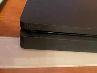 PS4 Slim + mando Nacon Ps4 