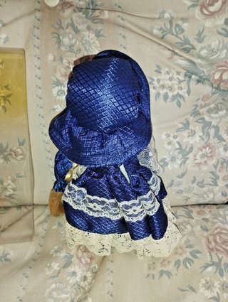 Bambole Porcellana - Bambola bionda con cappello