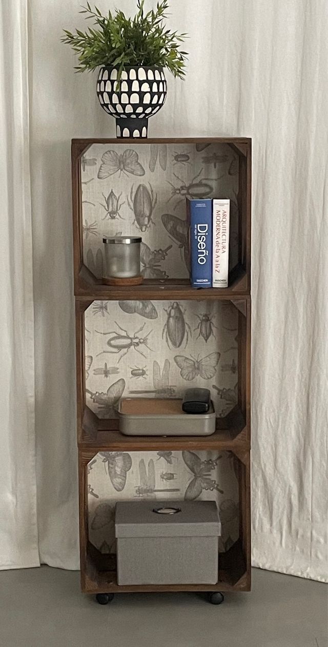 Mueble con ruedas tejido estampado