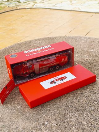 1:43 Sides Sentinel S3X AENA, Salvat